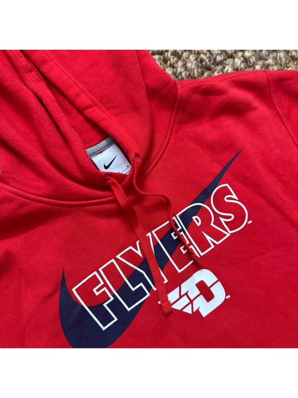 Nike Dayton Flyers Mens Pullover Hoodie Sweatshirt Red Graphic Swoosh Logo Mediu